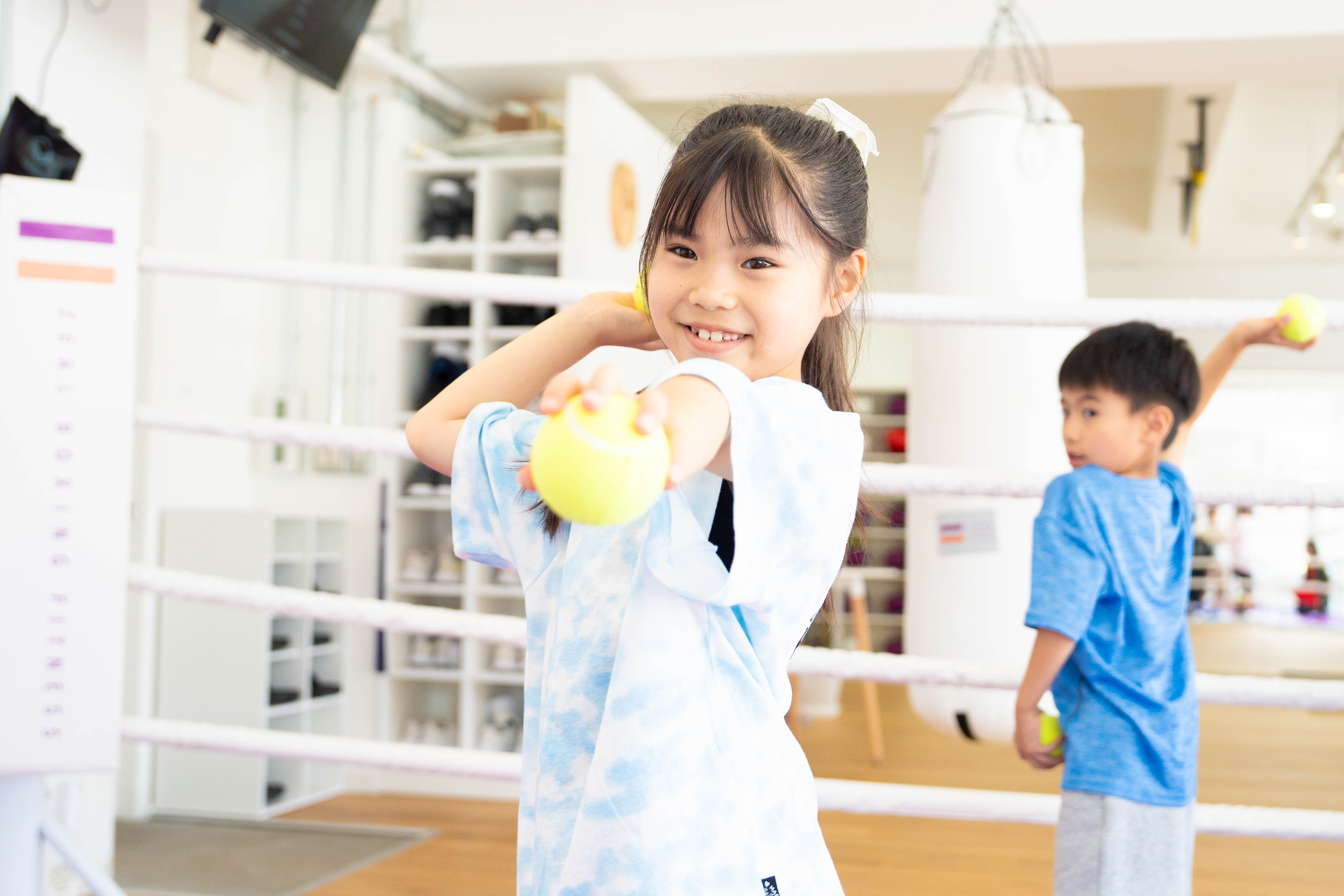 福岡 薬院 英語×フィットネスのEnglish Fight Kidsで動きながら笑顔の子どもたち