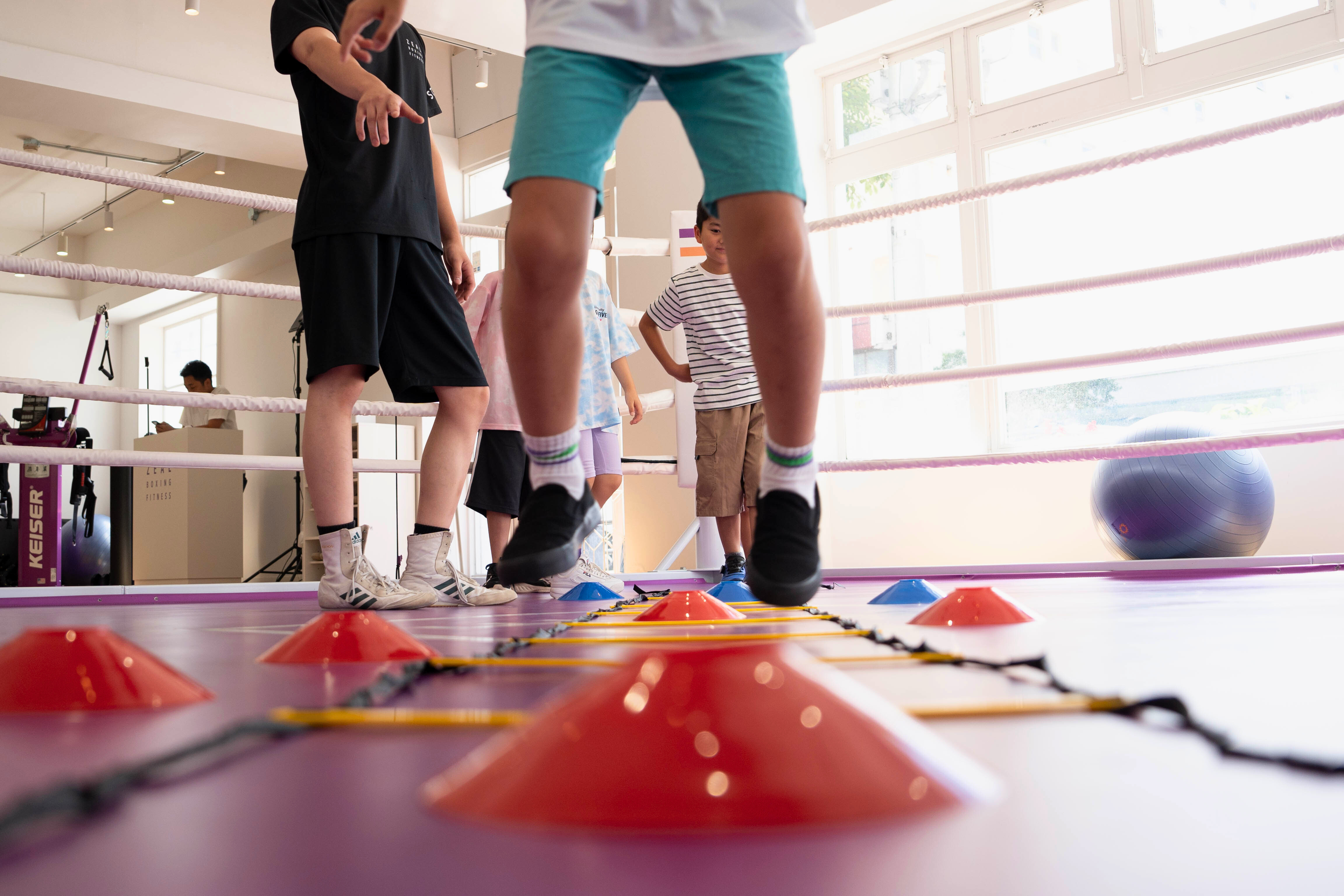 薬院 キッズ英会話 English Fight Kidsで安全にトレーニングする子どもたち